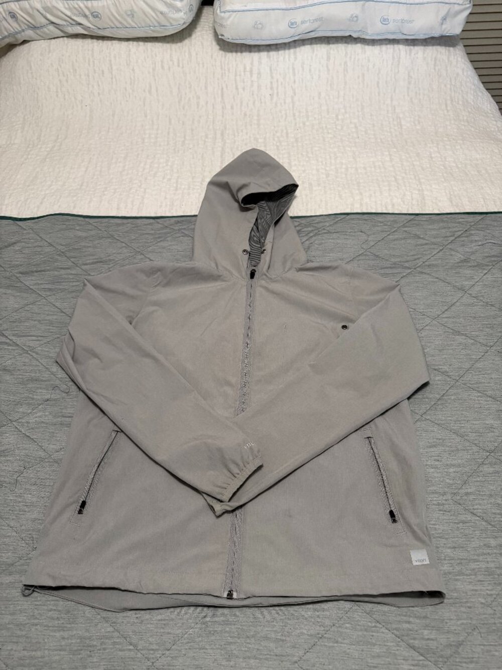 Vuori Women's Outdoor Trainer Shell Jacket Light Gray Small